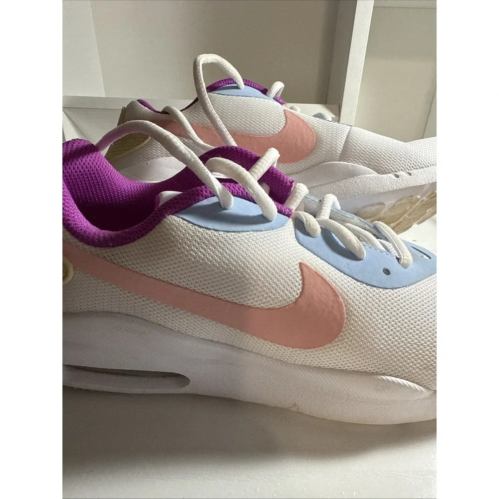 Women's Nike AIR Sneakers‎ Shoes Womens size 8